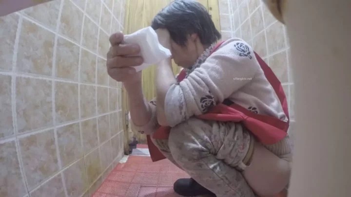 繁華街の焼肉店トイレで…！秘密のイタズラ のスクリーンショット 1