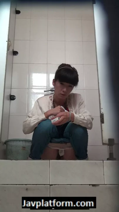 ショッピングモールで盗撮！ 中国人美女のトイレ隠し撮り のスクリーンショット 1