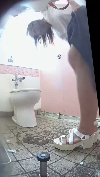潮風と秘め事… 海辺の公衆トイレで繰り広げられる禁断の記録 のスクリーンショット 1