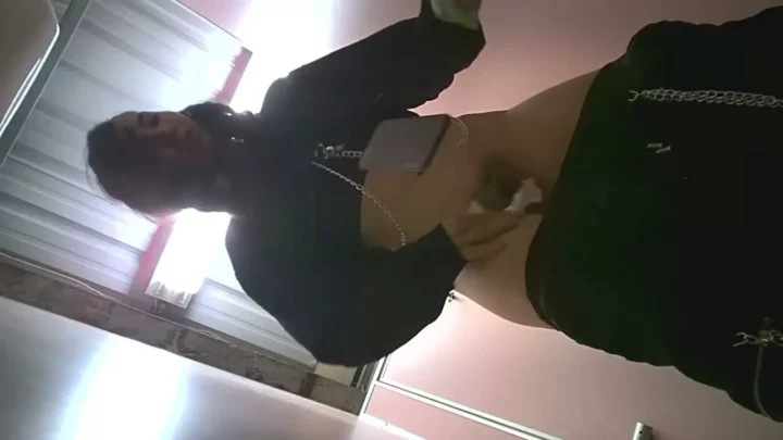 【盗撮】中国トイレの衝撃！覗き見される女性たち のスクリーンショット 1