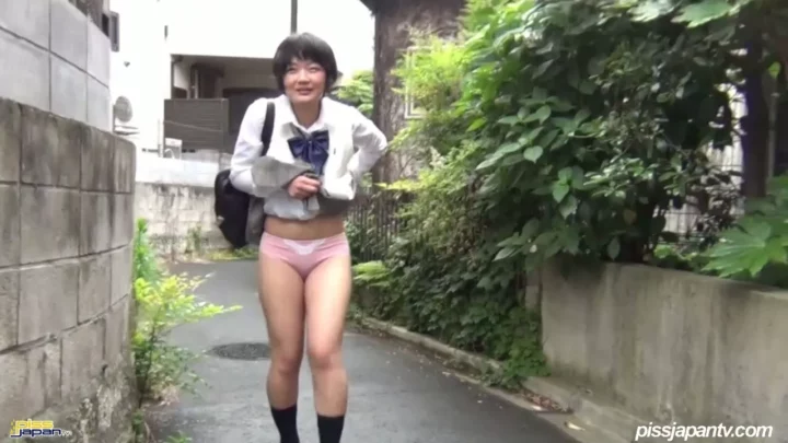 濡れた下着が脱がされる！魅惑の潮吹きSHOW のスクリーンショット 2