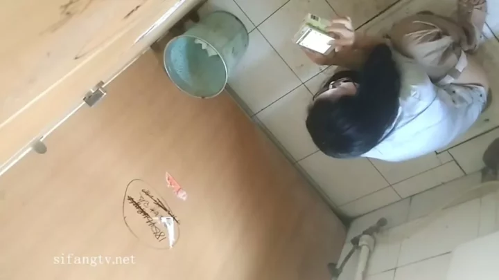 中国のトイレで捉えた！美尻ヌード盗撮 のスクリーンショット 2