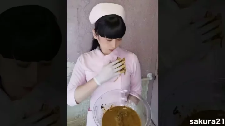 激震！日本の美少女、羞恥と快感の自撮り下痢 のスクリーンショット 2