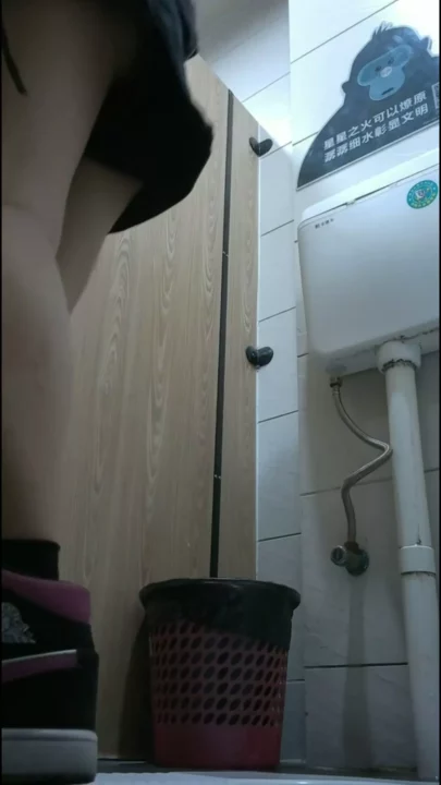 女子トイレ盗撮!大学近くで仕掛けられた罠 のスクリーンショット 4