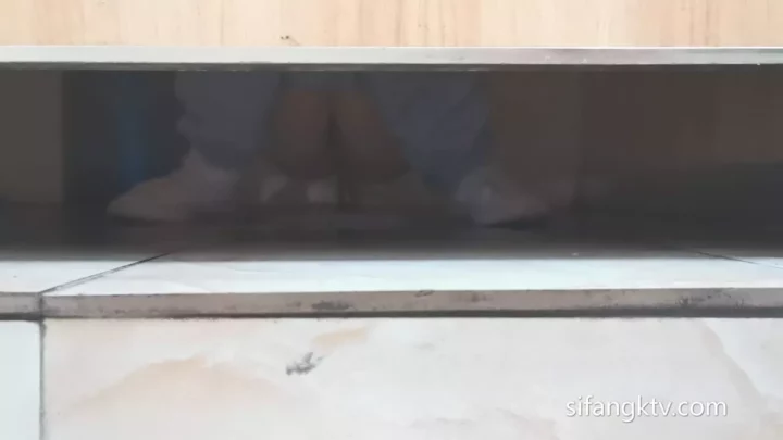 中国トイレ盗撮！まさかの4K高画質で丸見え のスクリーンショット 1
