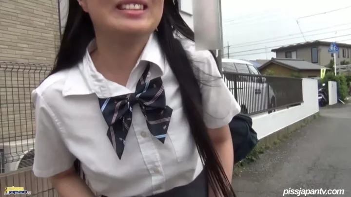 大胆不敵！街中で魅せるパンティーストッキングショー のスクリーンショット 1