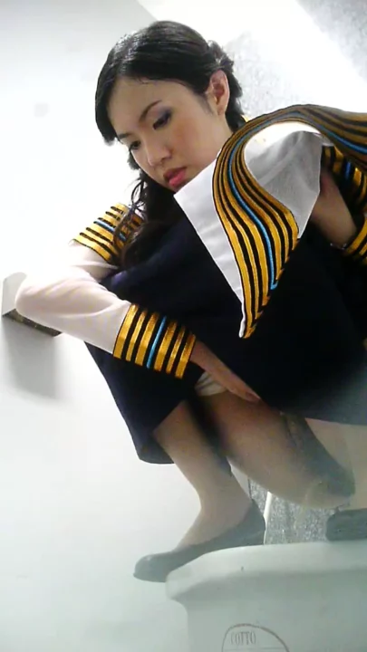 タイ女子学生の隠し撮り！トイレでの秘密の瞬間 のスクリーンショット 2