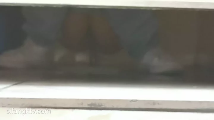 中国トイレ盗撮！まさかの4K高画質で丸見え のスクリーンショット 3