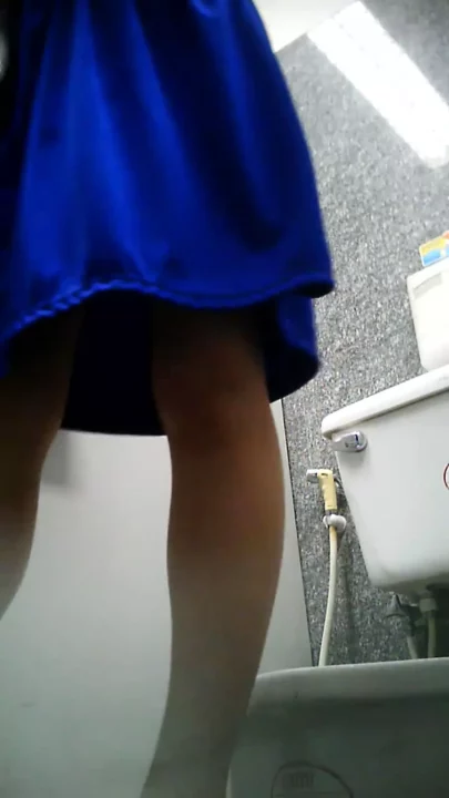 タイ女子学生の隠し撮り！トイレでの秘密の瞬間 のスクリーンショット 3