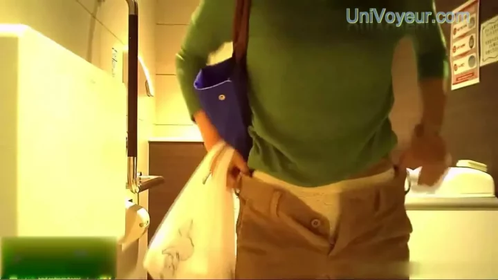 中国の隠し撮り！トイレでの衝撃映像 のスクリーンショット 3