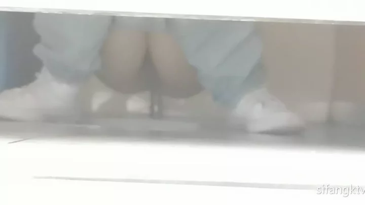 中国トイレ盗撮！まさかの4K高画質で丸見え のスクリーンショット 4