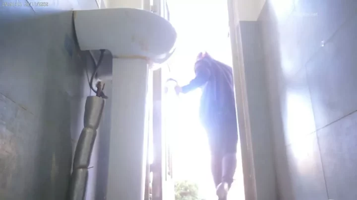 中国公園トイレでの大胆不敵な屋外露出！ のスクリーンショット 4