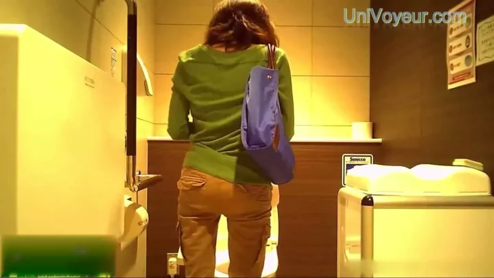 中国の隠し撮り！トイレでの衝撃映像 のスクリーンショット 4