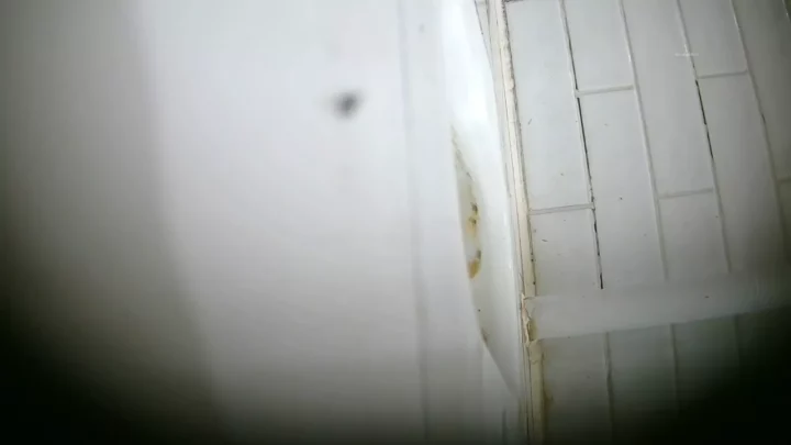カードルームの個室で盗撮！美女たちの秘められた素顔 のスクリーンショット 1