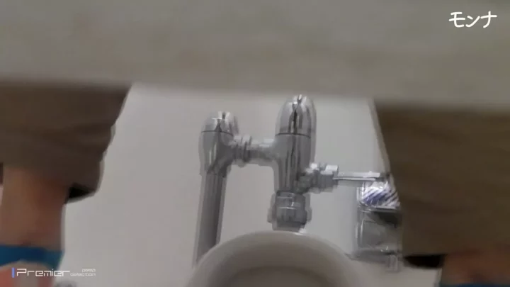 女子トイレで繰り広げられる禁断の盗撮！ のスクリーンショット 1