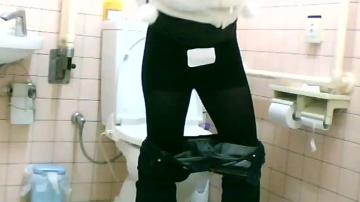 コンビニトイレで大胆撮影！ななこななさんのリアル体験 のスクリーンショット 6
