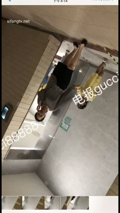 中国の公衆トイレで盗撮!美女の決定的瞬間 のスクリーンショット 2