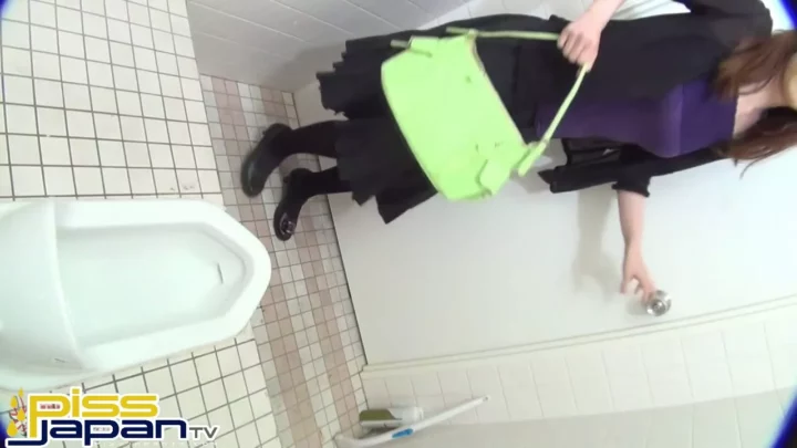 激レア！憧れの美少女がトイレで魅せるフェチの世界 のスクリーンショット 2