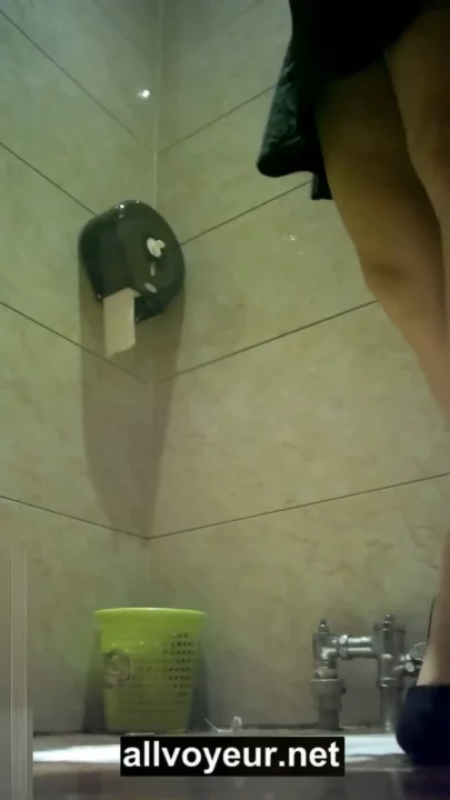 名門大学の秘密？トイレで繰り広げられる甘美な密会 のスクリーンショット 2