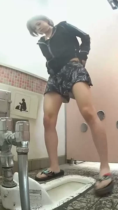 真夏の海岸で若ギャルが和式トイレで魅せる！ のスクリーンショット 10