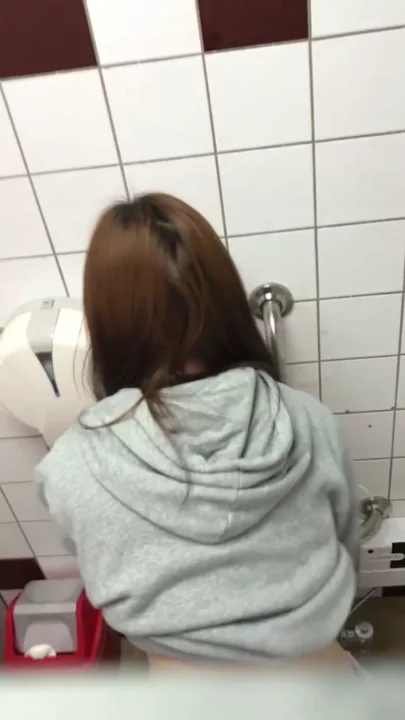 ファストフード店トイレで繰り広げられる密室の情事 のスクリーンショット 3