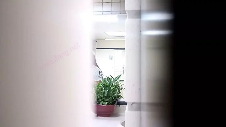 制服姿の女子高生が熱いダンスを披露！ のスクリーンショット 12