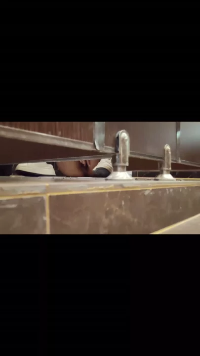 【4K盗撮】お尻丸出し！中国トイレの覗き見 のスクリーンショット 12