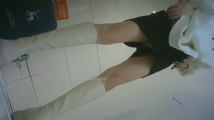 【全方位隠し撮り】トイレの衝撃！おしっこ後の素顔 のスクリーンショット 4