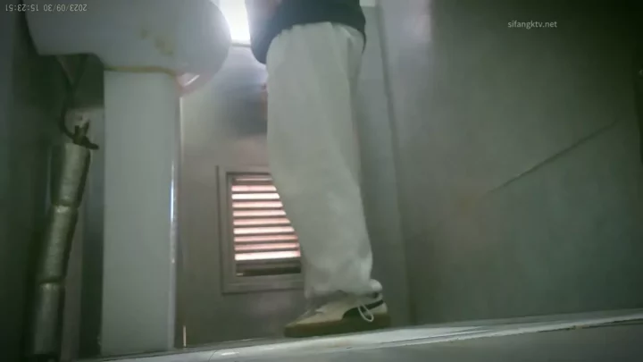 中国公園トイレ盗撮！欲望の瞬間を隠し撮り のスクリーンショット 4