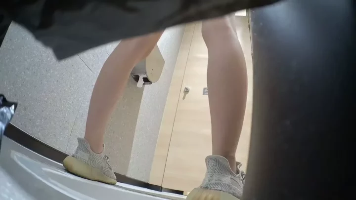 ホテル女子トイレで繰り広げられる禁断の欲望 のスクリーンショット 1