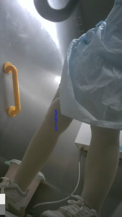 女子大生、トイレで密かに…隠された衝動が今、解き放たれる のスクリーンショット 1