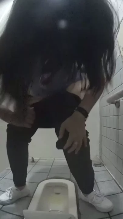 潮風と美尻の誘惑！海辺の和式トイレ盗撮 のスクリーンショット 5