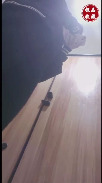 【衝撃】中国トイレ盗撮！まさかの瞬間を捉えた決定的映像 のスクリーンショット 2