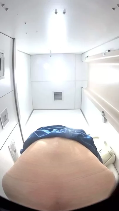 【PPV限定】地下鉄御堂筋のトイレで密着撮影！ のスクリーンショット 6