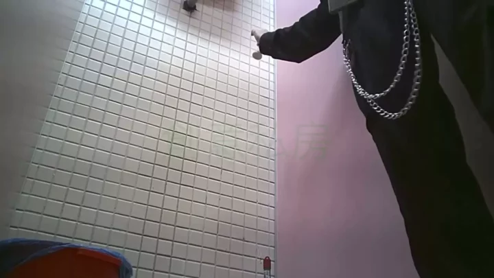 中国トイレ盗撮!大胆お尻丸見えハプニング のスクリーンショット 4