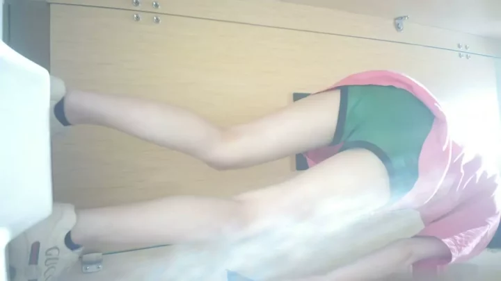 バーの女子トイレで盗撮！美人さんの排便ハプニング のスクリーンショット 4