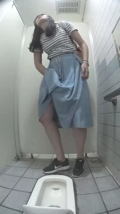 潮風と美尻の誘惑！海辺の和式トイレ盗撮 のスクリーンショット 8