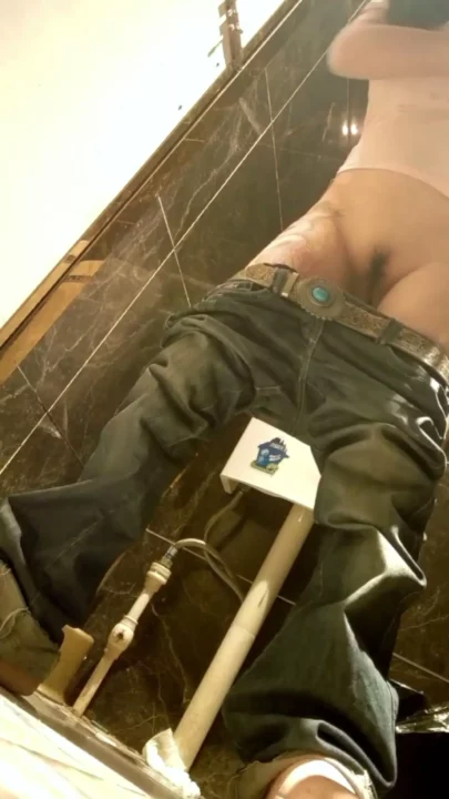 バーの個室トイレで盗撮！パノラマ視点の密会 のスクリーンショット 5