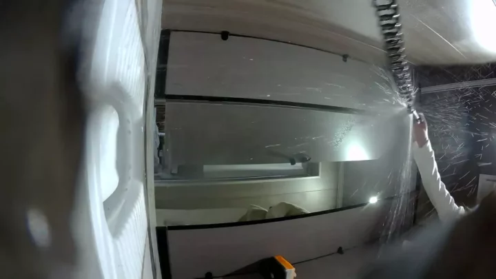 泥酔女性の災難！火鍋店トイレでハプニング隠し撮り のスクリーンショット 1
