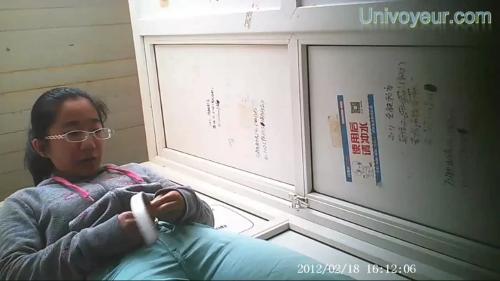 隠し撮りトイレ盗撮！まさかの瞬間を捉えた衝撃映像 のスクリーンショット 11