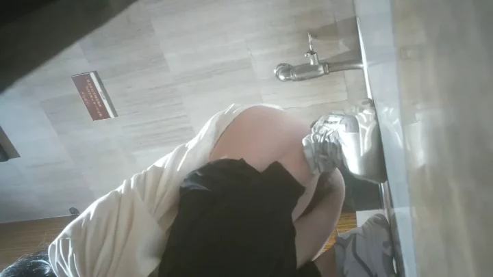 洋式トイレ覗き見！20人超の女性が魅せる決定的瞬間 のスクリーンショット 3