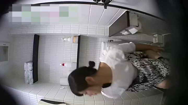 衝撃！女子トイレに潜む盗撮カメラ、その全貌 のスクリーンショット 8