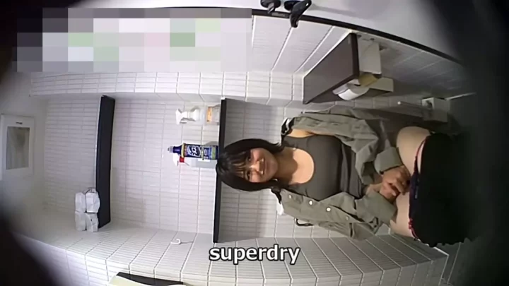 衝撃！和式トイレ盗撮30連発！隠し撮りの真実 のスクリーンショット 1