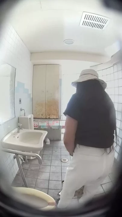 うっかりママのピンチ！トイレに落とした車の鍵と秘密の視線 のスクリーンショット 2