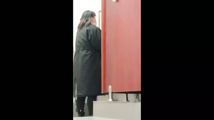 【盗撮】中国の公共トイレで美人女性を隠し撮り のスクリーンショット 10