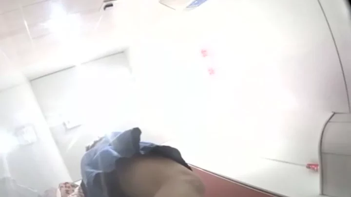 隣のトイレから覗き見！女子大生のお部屋を激写 のスクリーンショット 2