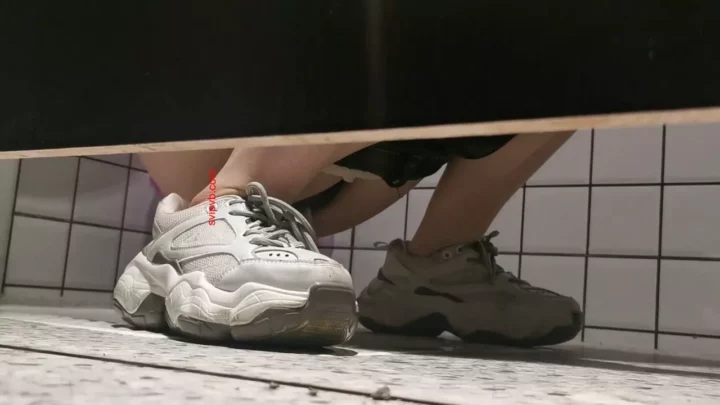【盗撮】女神の秘め事、トイレで発見！ のスクリーンショット 3