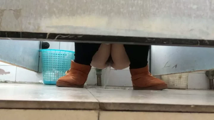 【20名】中国女子トイレ盗撮！衝撃の第3弾 のスクリーンショット 4