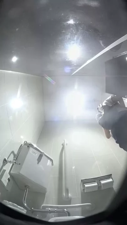 うっかりママのピンチ！トイレに落とした車の鍵と秘密の視線 のスクリーンショット 8