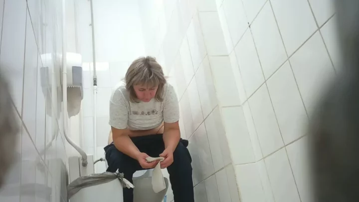 ショッピングセンターの隠し撮り：トイレの密室で のスクリーンショット 4